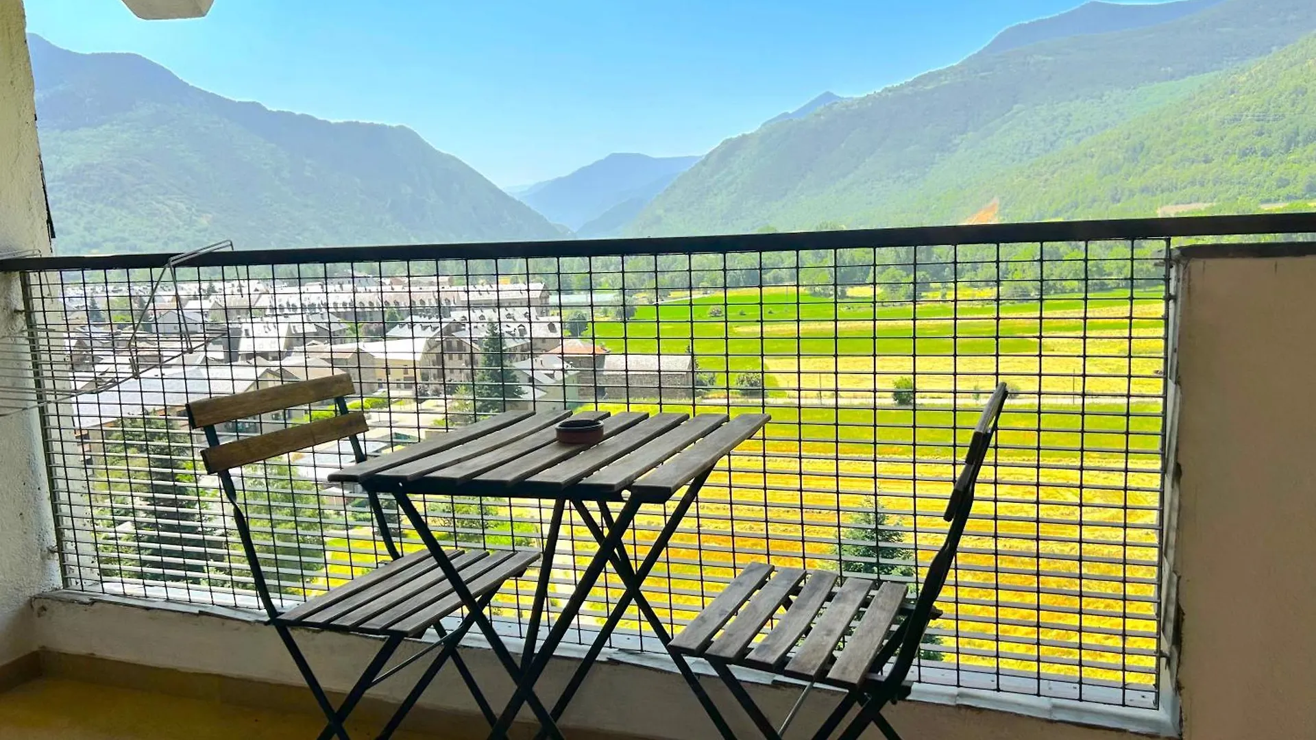Apartamento Apartament Amb Balco I Unes Vistes Uniques Del Pirineu By Rural D'Aneu Esterri d'Àneu